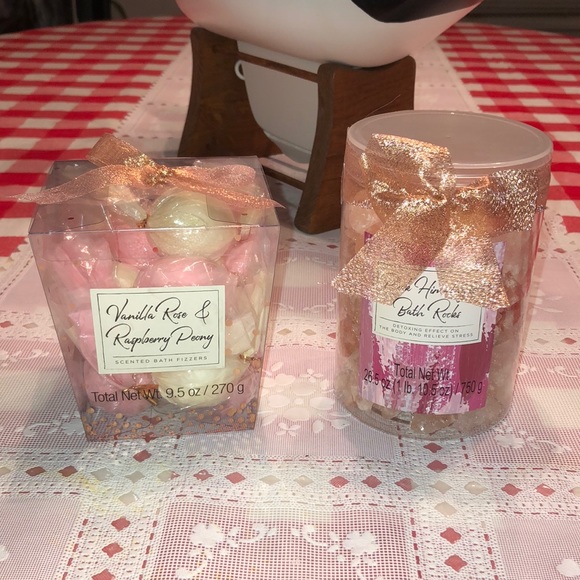 Bundle 3 for $10 💛 Scented Bath Fizzers and Bath Rock - Picture 1 of 5